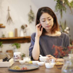 落ち込んでいる女性